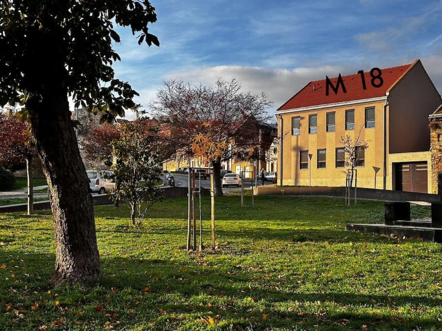 M18 - Csak Egy Lepes A Toertenelmi Belvaros - Free Parking Pécs Esterno foto